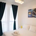 Cosmic 2br Nord10 By Alezzi -free Parking *