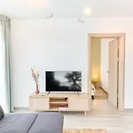 Apartment Cosmic 2br Nord10 By Alezzi -free Parking Navodari