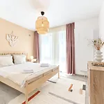 Cosmic 2br Nord10 By Alezzi -free Parking Apartment *
