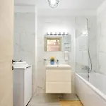 Cosmic 2br Nord10 By Alezzi -free Parking