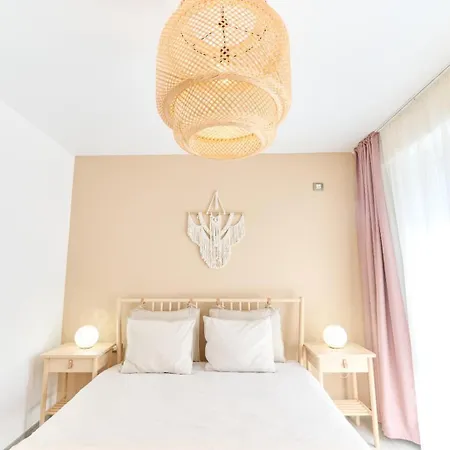 Cosmic 2br Nord10 By Alezzi -free Parking