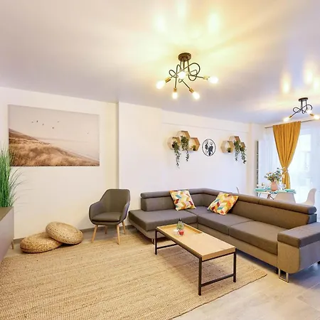 Cosmic 2br Nord10 By Alezzi -free Parking * Năvodari
