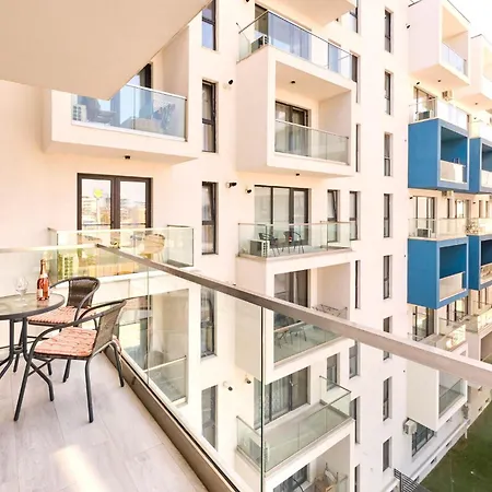 Cosmic 2br Nord10 By Alezzi -free Parking Apartment Navodari