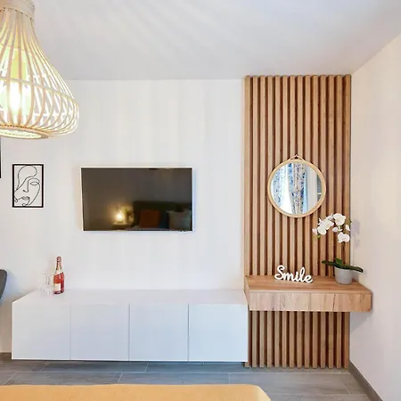 Cosmic 2br Nord10 By Alezzi -free Parking * Navodari