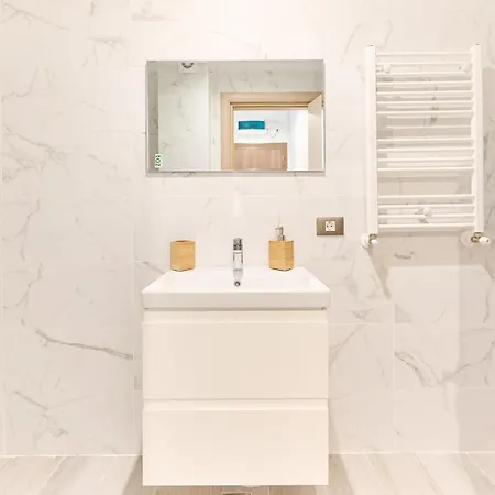 Cosmic 2br Nord10 By Alezzi -free Parking * Năvodari