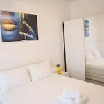 Cosmic 2br Nord10 By Alezzi -free Parking Apartament
