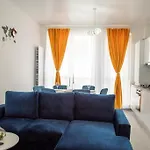 Cosmic 2br Nord10 By Alezzi -free Parking Năvodari