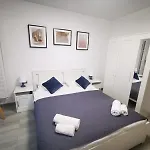Cosmic 2br Nord10 By Alezzi -free Parking Năvodari