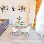 Cosmic 2br Nord10 By Alezzi -free Parking Năvodari