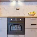 Cosmic 2br Nord10 By Alezzi -free Parking Năvodari