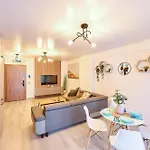 Cosmic 2br Nord10 By Alezzi -free Parking Apartament