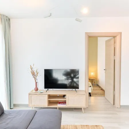 Апартаменты Cosmic 2br Nord10 By Alezzi -free Parking Нэводари